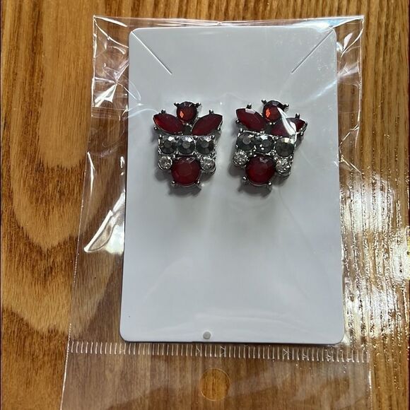 Vintage Unmarked Rhinestone Earrings - Picture 7 of 11